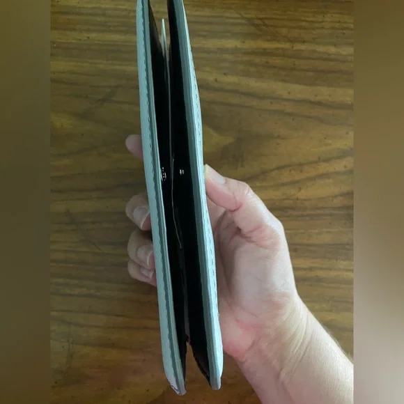 NWT MARC JACOBS LIGHT GREY GENUINE Leather Bifold Wallet Purse MSPR $165 Read - Picture 12 of 14